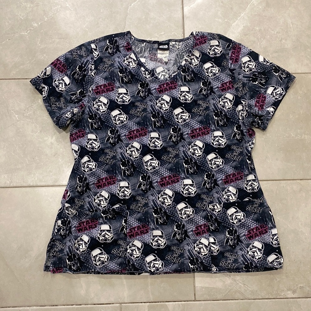 EUC Star Wars Scrubs‎ Top